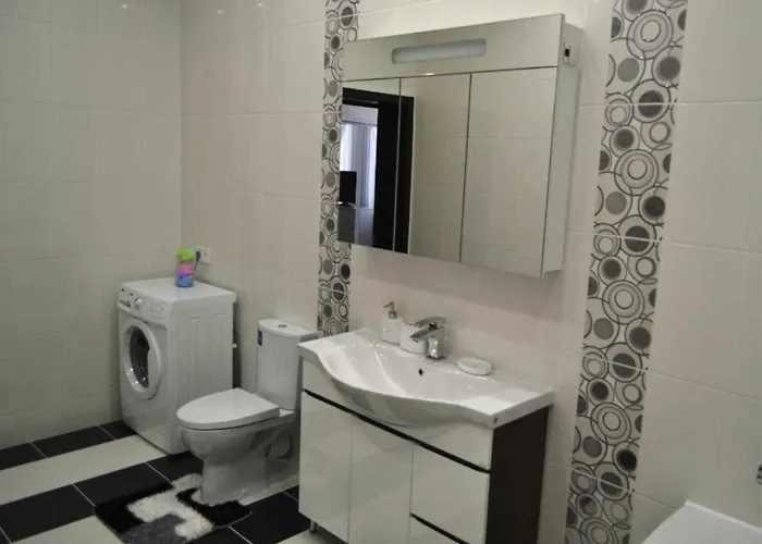 Royal King And Queen For Luxury Life Apartment *